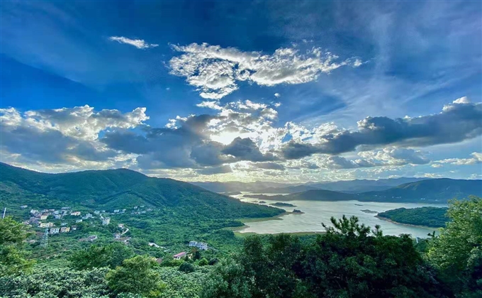 天如碧海,云似輕舟